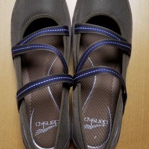 Dansko Women's Hazel Flat, Size 39 - new